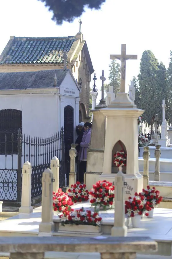 En imágenes: Sevilla continúa la tradición del Día de Todos los Santos
