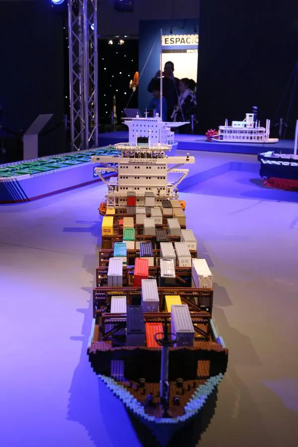 Más de un millón de piezas de Lego en el Pabellón de la Navegación en Sevilla