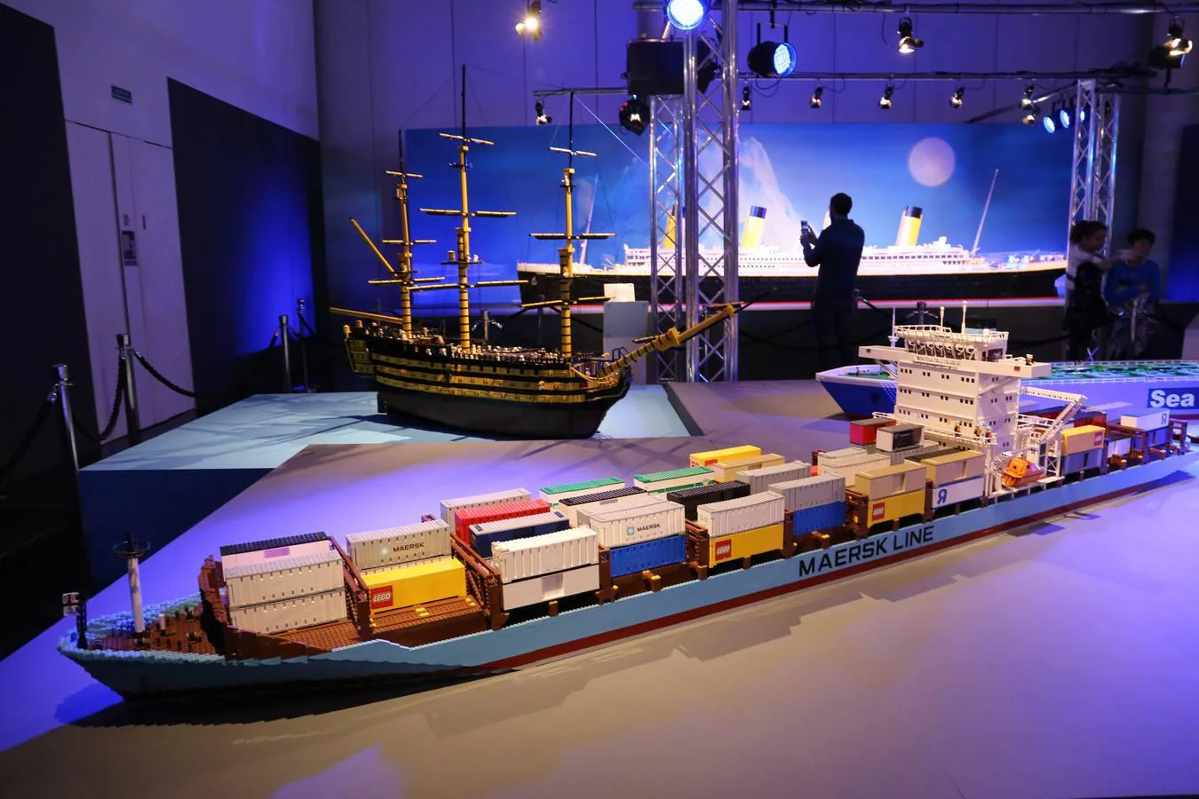 Más de un millón de piezas de Lego en el Pabellón de la Navegación en Sevilla