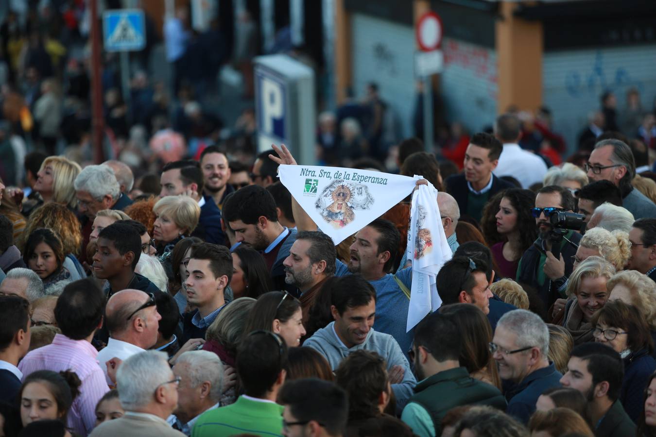 En imágenes: Triana despide a la Esperanza en el puente