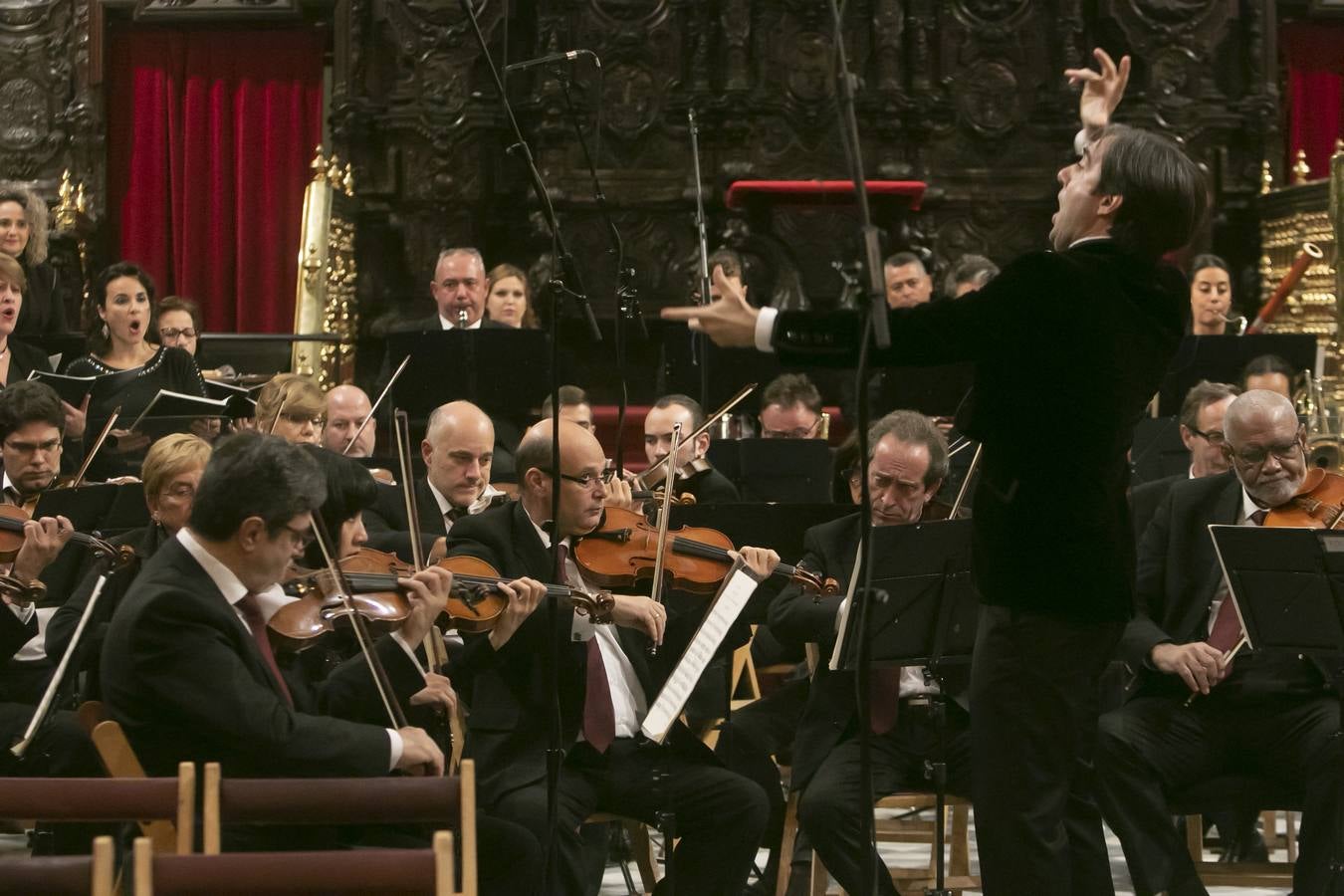 La misa de Réquiem en la Catedral de Córdoba, en imágenes