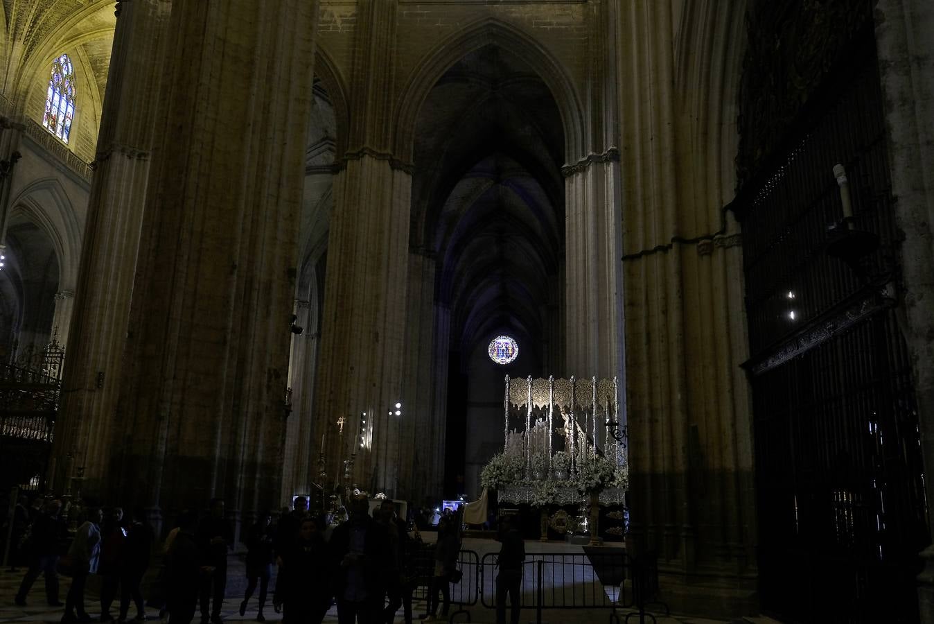 En imágenes, la Esperanza de Triana en el Altar del Jubileo de la Catedral