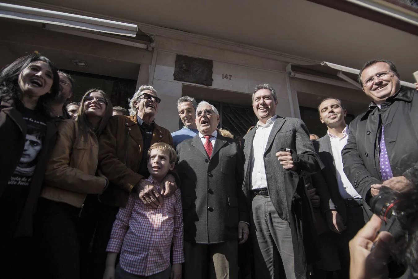 Sevilla rinde un emotivo homenaje a Jesús de la Rosa