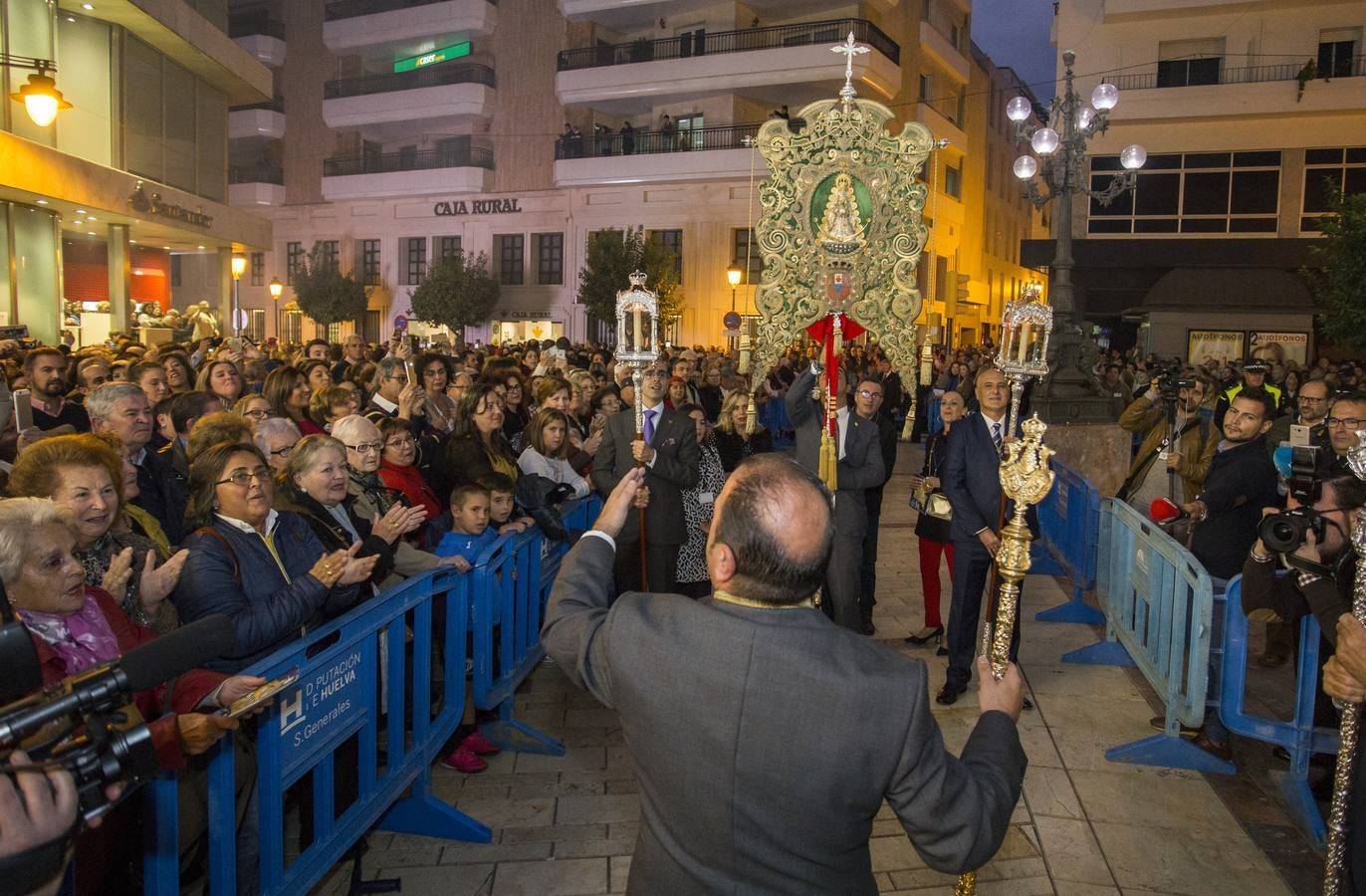 En imágenes, la magna rociera de Huelva