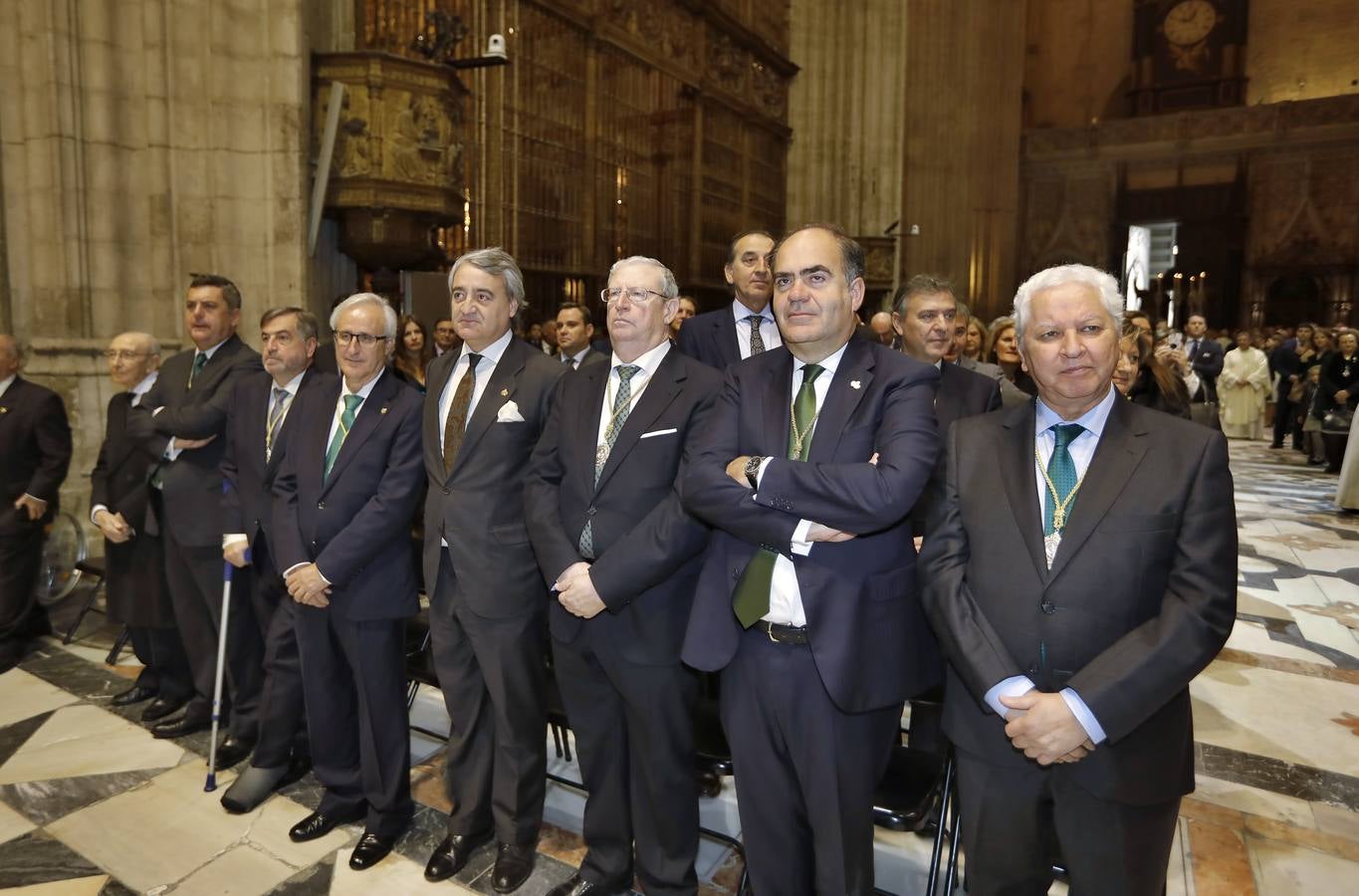 En imágenes: misa por el VI centenario de la Esperanza de Triana en la Catedral de Sevilla