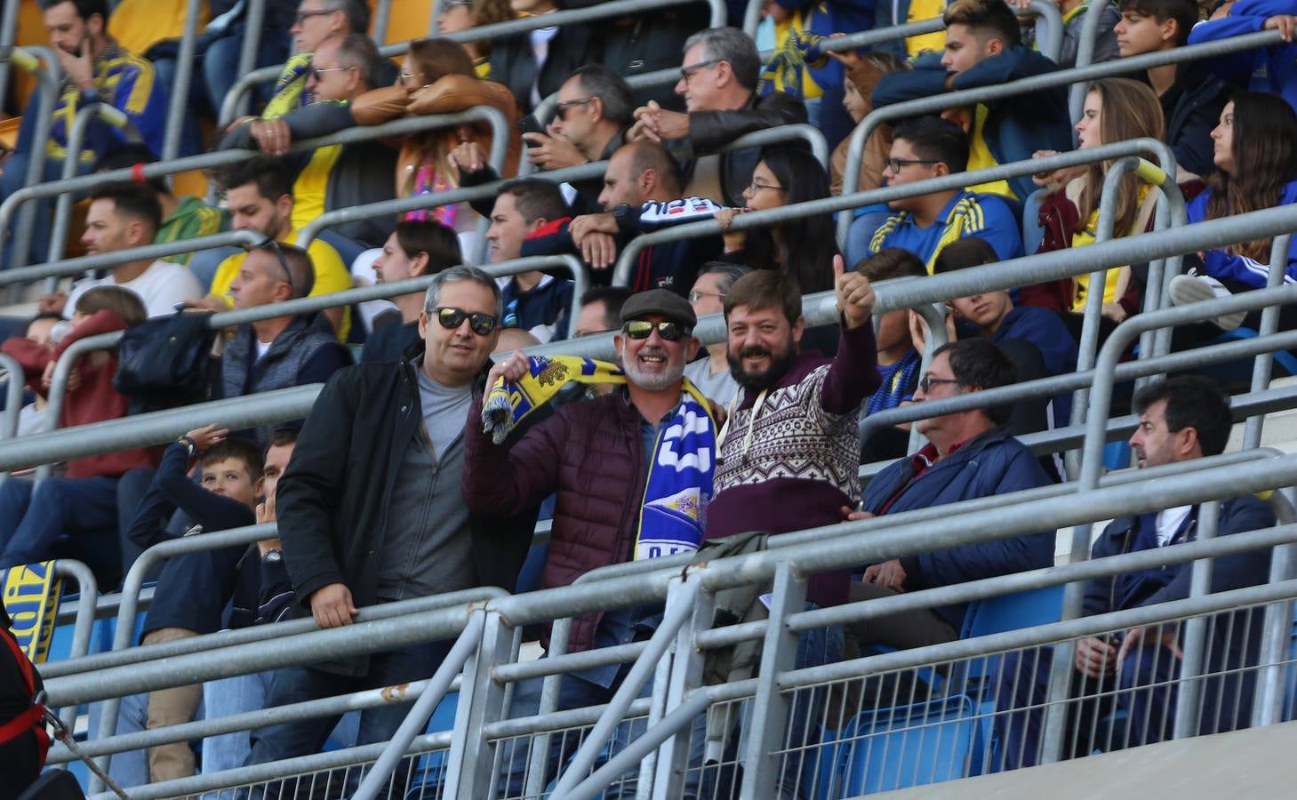 Fotos: Búscate en el Cádiz CF-Elche en Carranza