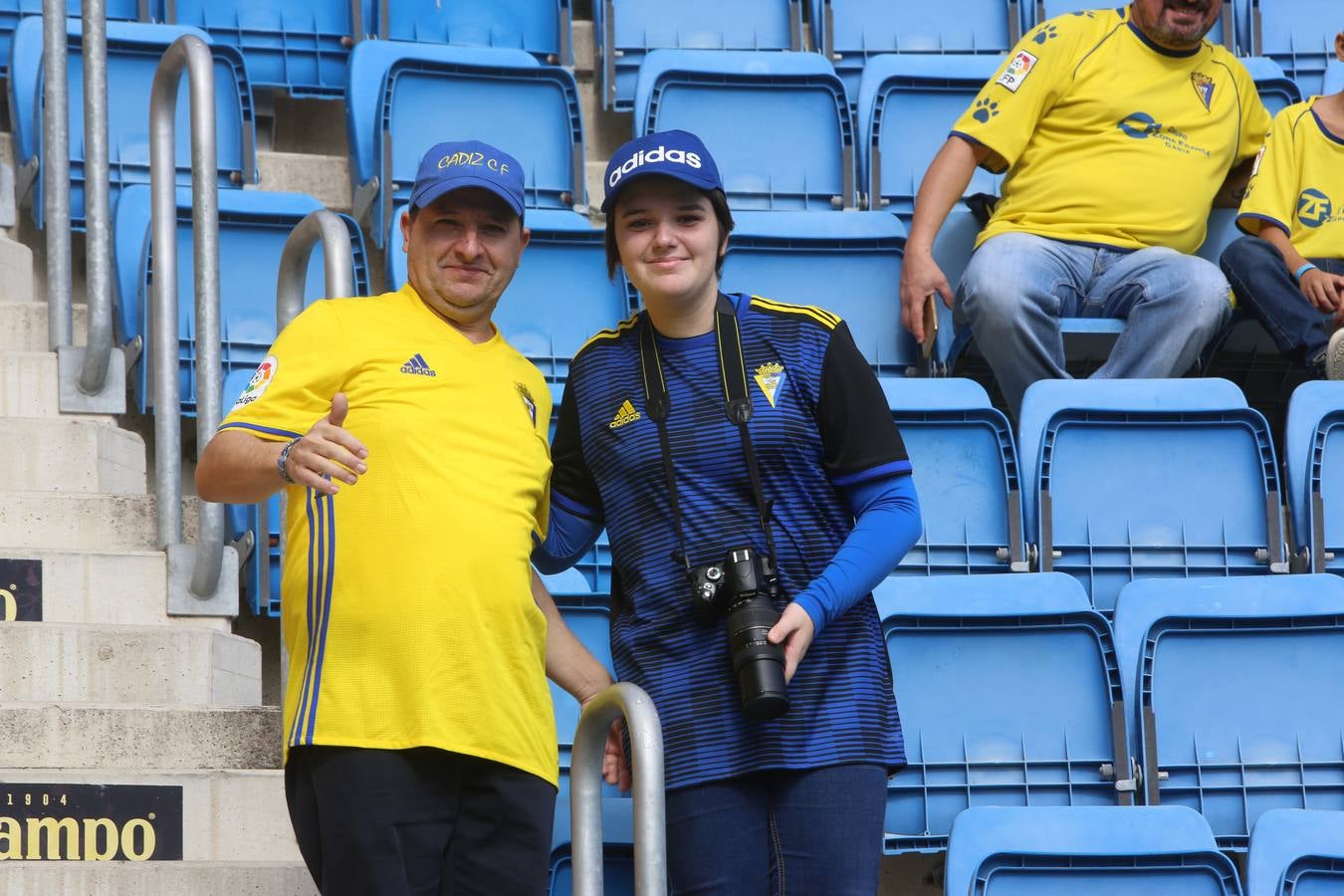 Fotos: Búscate en el Cádiz CF-Elche en Carranza