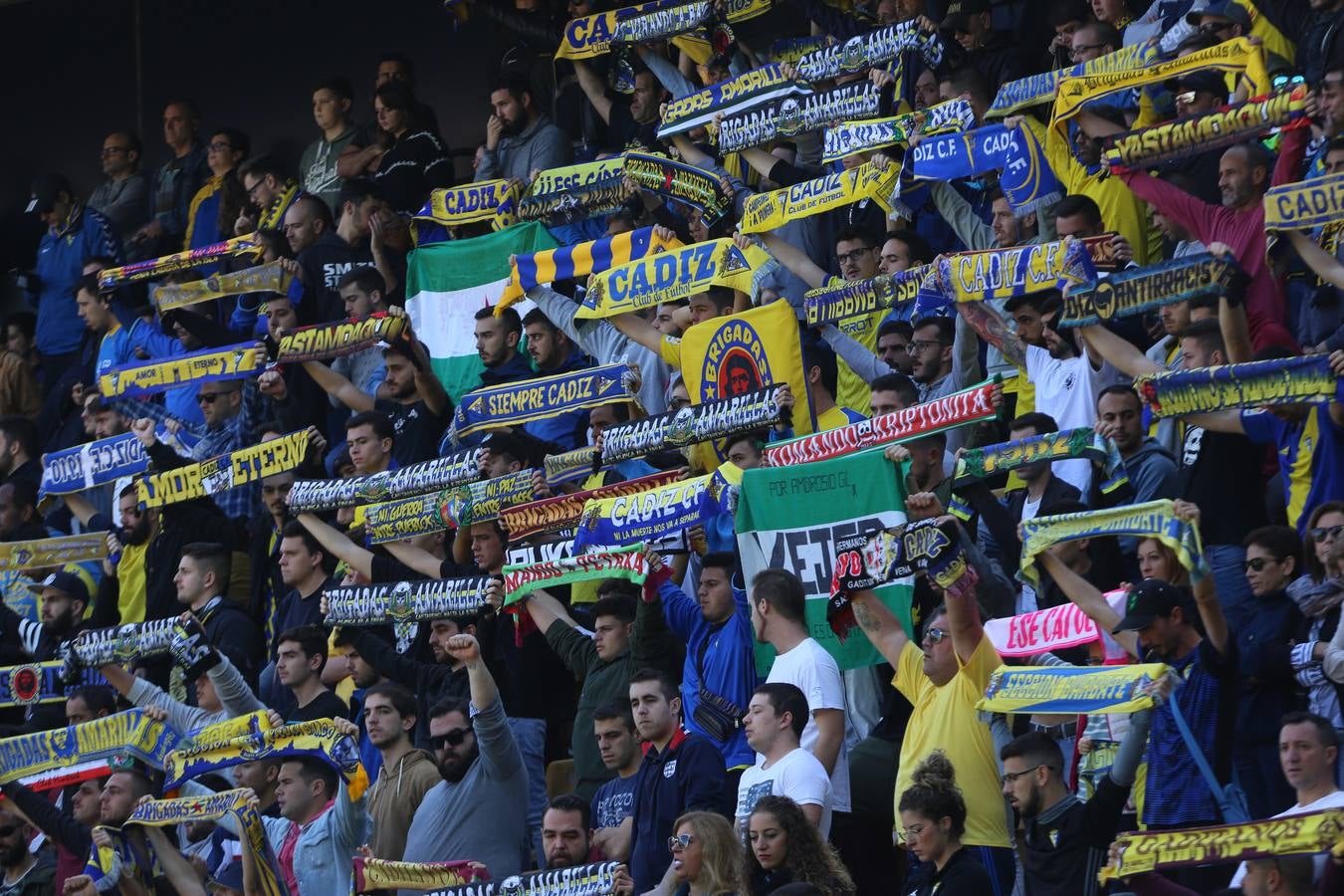 Fotos: Búscate en el Cádiz CF-Elche en Carranza