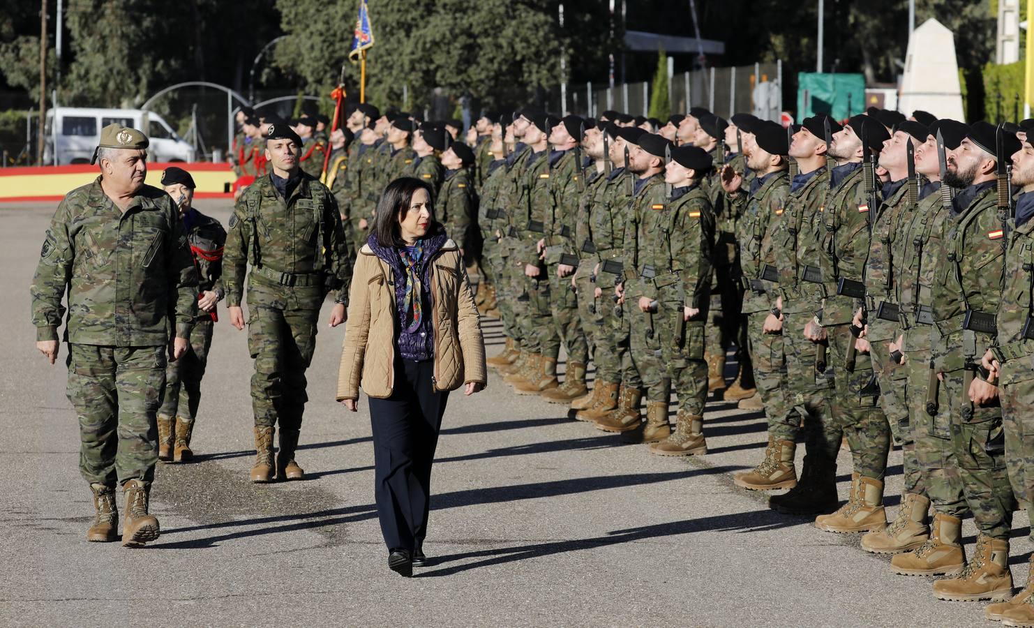 La visita de la ministra de Defensa a Cerro Muriano, en imágenes