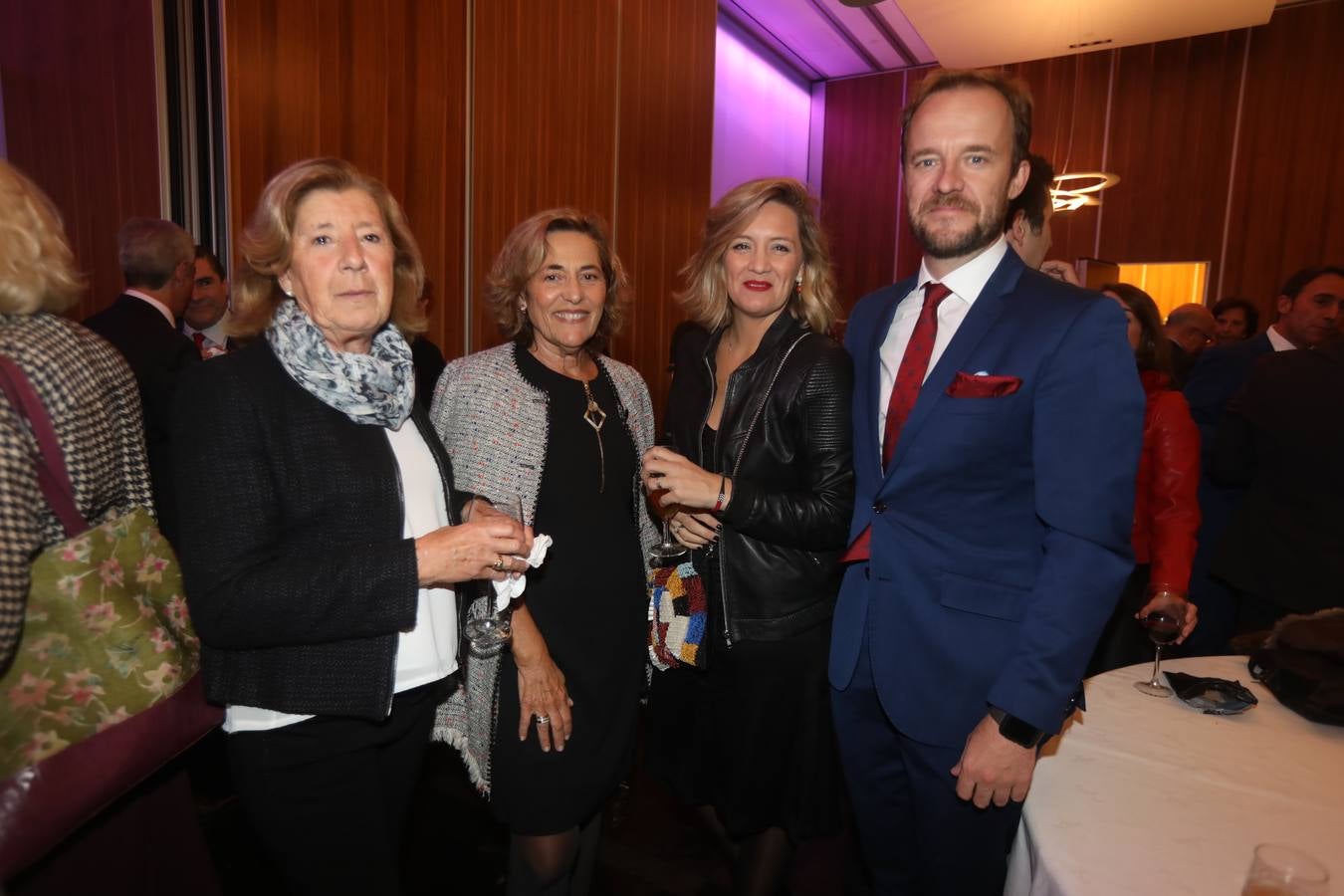 María Luisa Miralles, Josefina Robina, Elena Serrano y Francisco Apaolaza. 