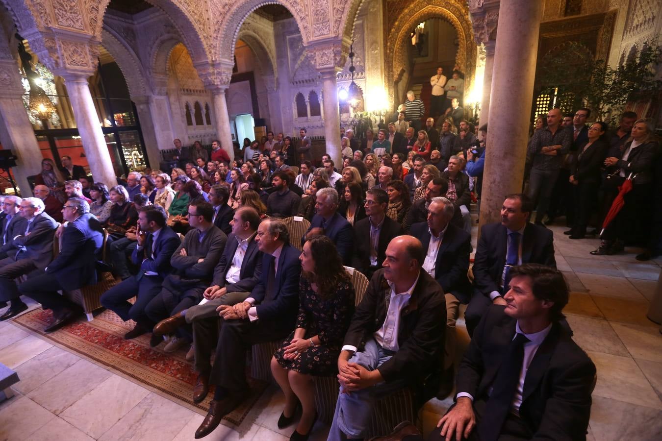 El público, atento al desarrollo de la ceremonia.. 