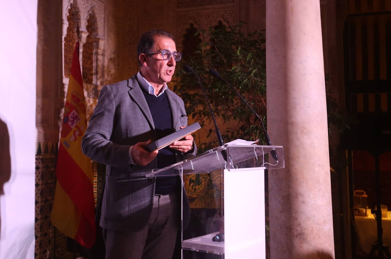 Fernando Córdoba, ya con el premio en la mano.. 