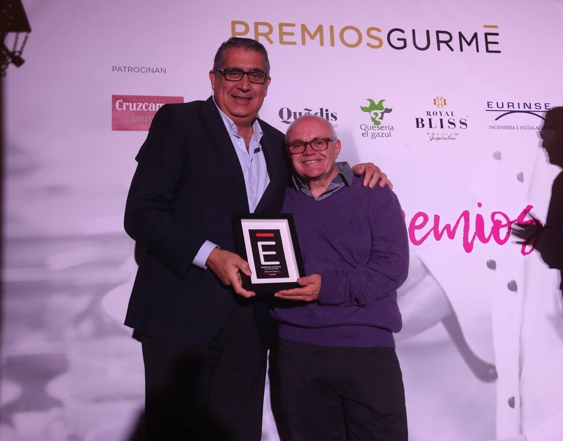 José Antonio López, Sales Manager de Cádiz y Ceuta de Heinekein, entregó el premio Gurmé Cádiz 2018 correspondiente al público a Balbino, en Sanlúcar. Recogió el premio Elías Izquierdo, propietario del bar Balbino.. 