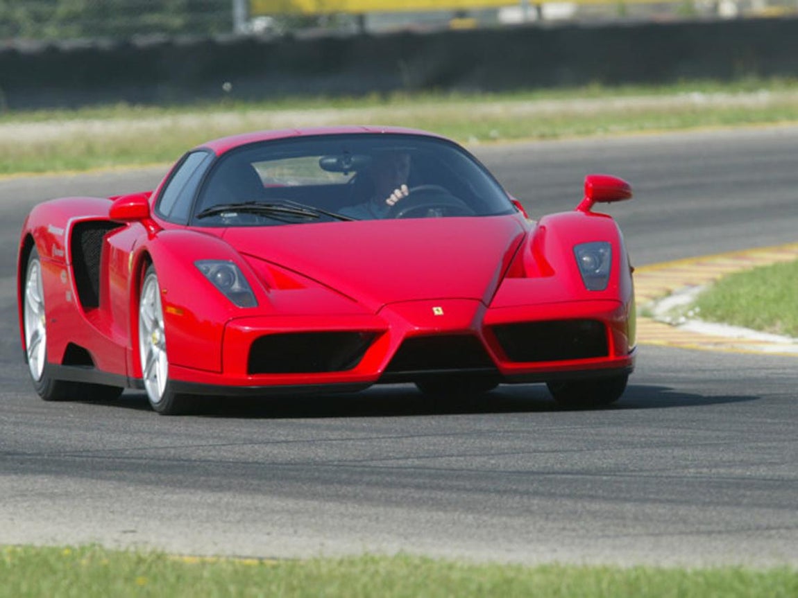 Ferrari Enzo. El 599 GTB Fiorano, el 458 Italia Spider, dos LaFerrari y, tal vez el más especial, un Ferrari Enzo