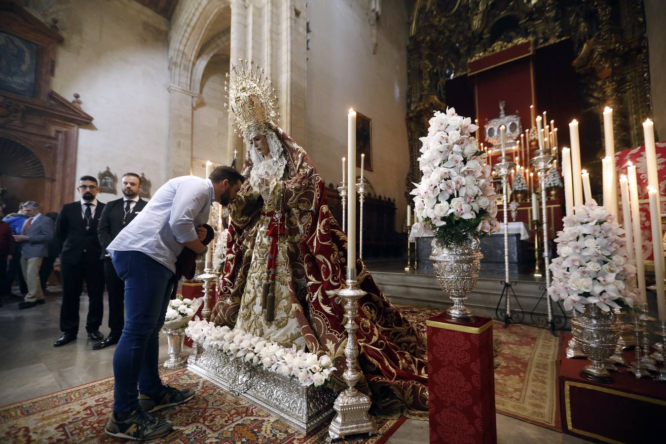 El besamanos a la Reina de los Santos Mártires, en imágenes