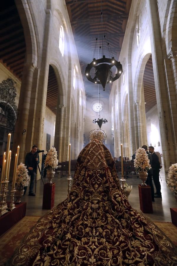 El besamanos a la Reina de los Santos Mártires, en imágenes