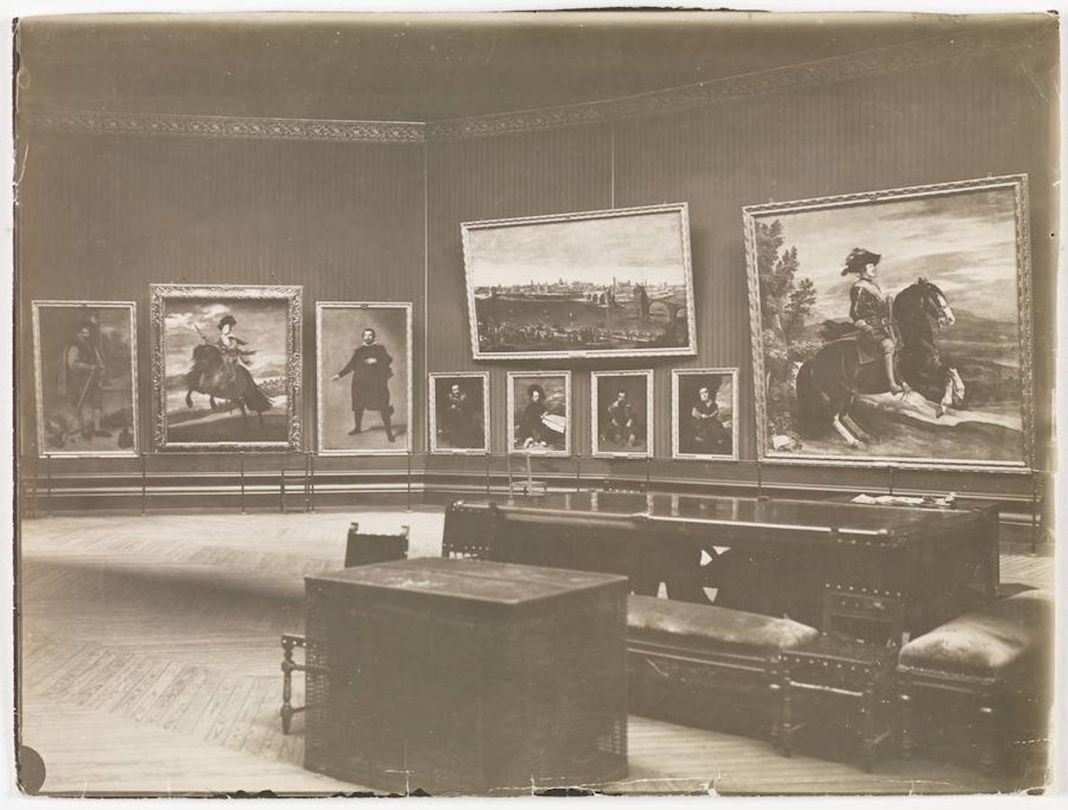 La sala de Velázquez, fotografiada por José Lacoste y Bordee (1907-1915). 