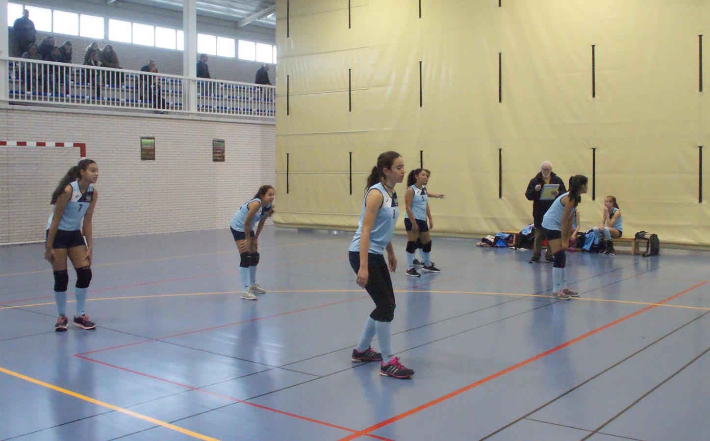 Las mejores imágenes del partido de voleibol entre Saint Louis des Français “A” y Santo Domingo Savio