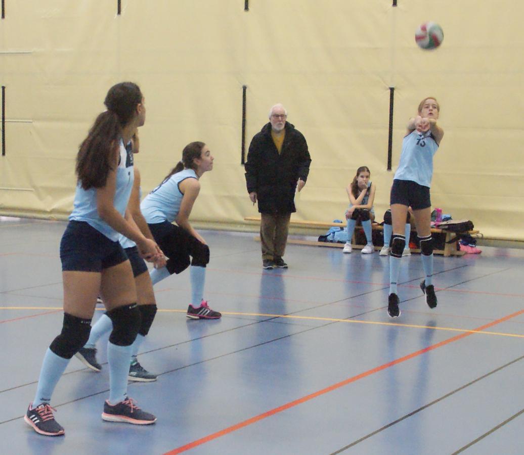 Las mejores imágenes del partido de voleibol entre Saint Louis des Français “A” y Santo Domingo Savio