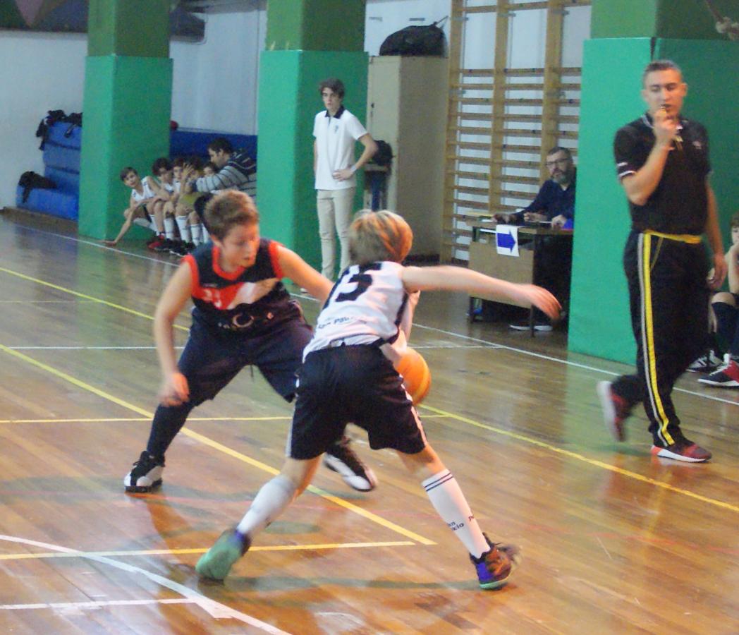 Las mejores imágenes del partido de baloncesto entre Claret &quot;A&quot; y San Patricio Soto &quot;A&quot;