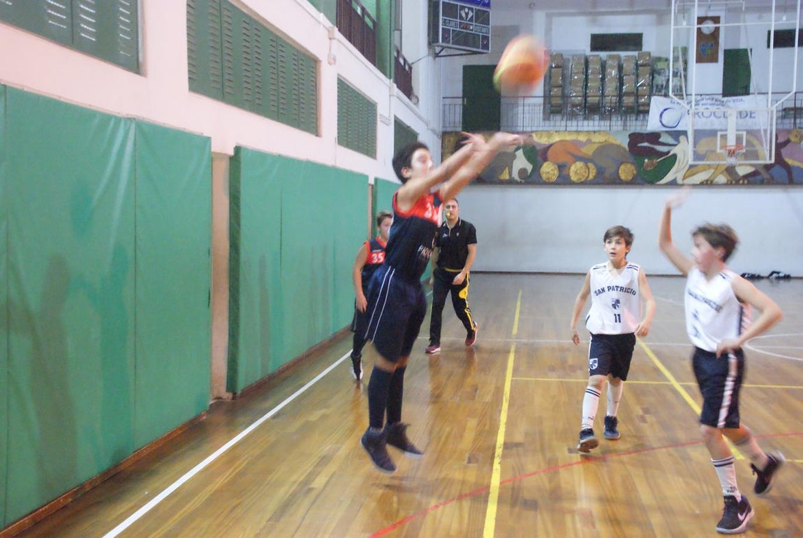 Las mejores imágenes del partido de baloncesto entre Claret &quot;A&quot; y San Patricio Soto &quot;A&quot;