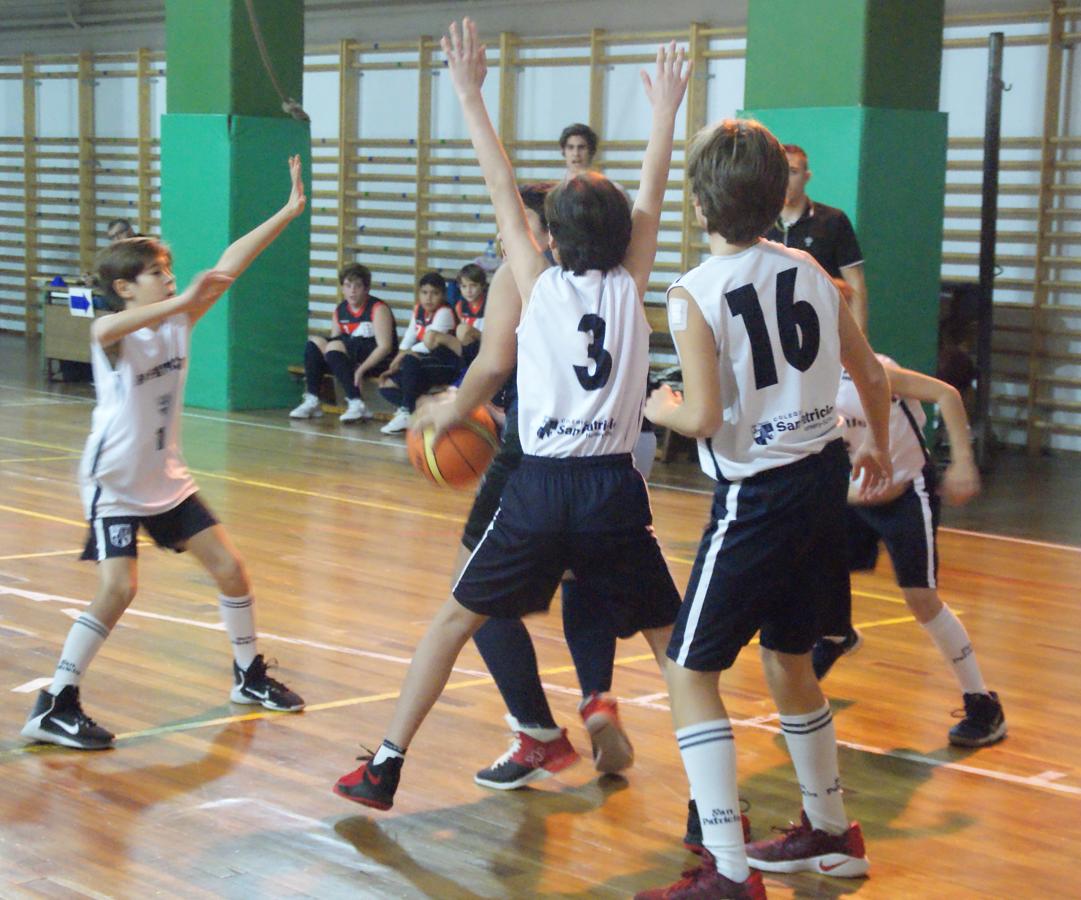 Las mejores imágenes del partido de baloncesto entre Claret &quot;A&quot; y San Patricio Soto &quot;A&quot;