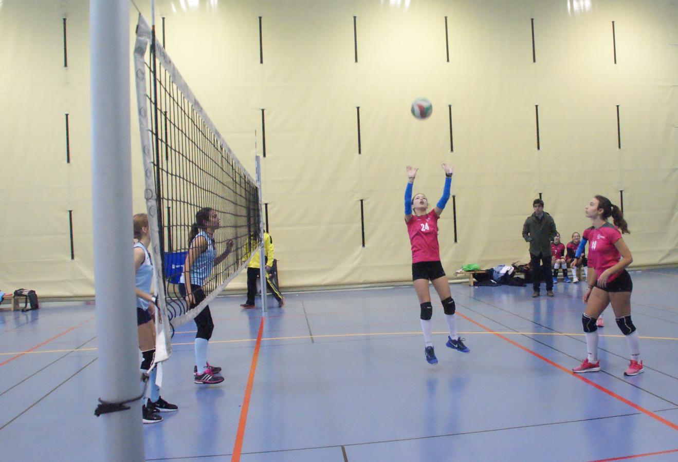 Las mejores imágenes del partido de voleibol entre Saint Louis des Français “A” y Santo Domingo Savio