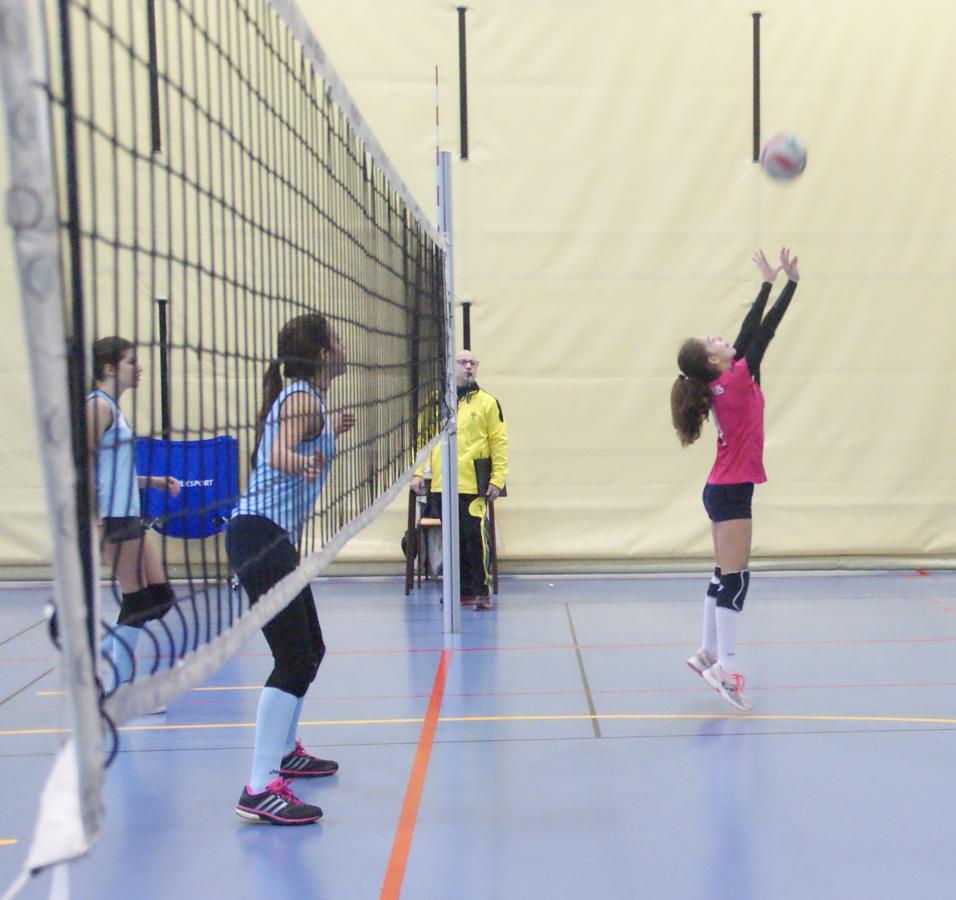 Las mejores imágenes del partido de voleibol entre Saint Louis des Français “A” y Santo Domingo Savio