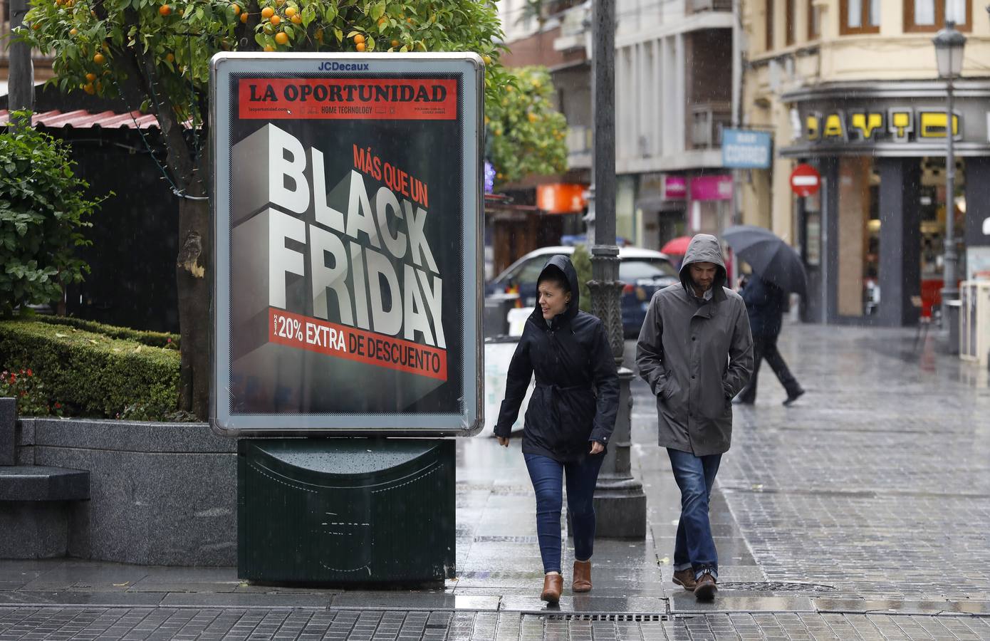 En imágenes, los preparativos en Córdoba para el «Black Friday»