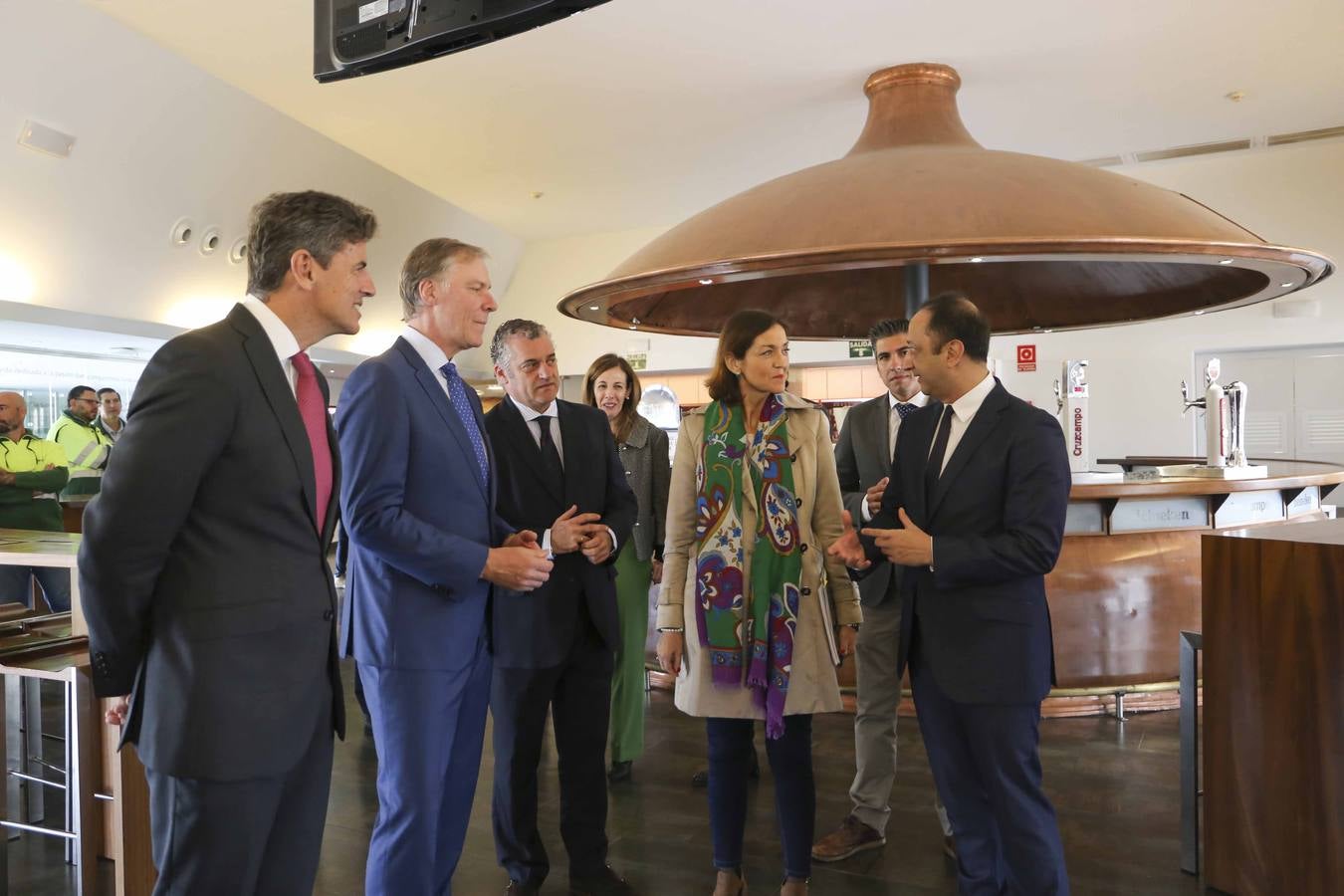 La visita de la ministra Maroto a la fábrica de Heineken, en imágenes