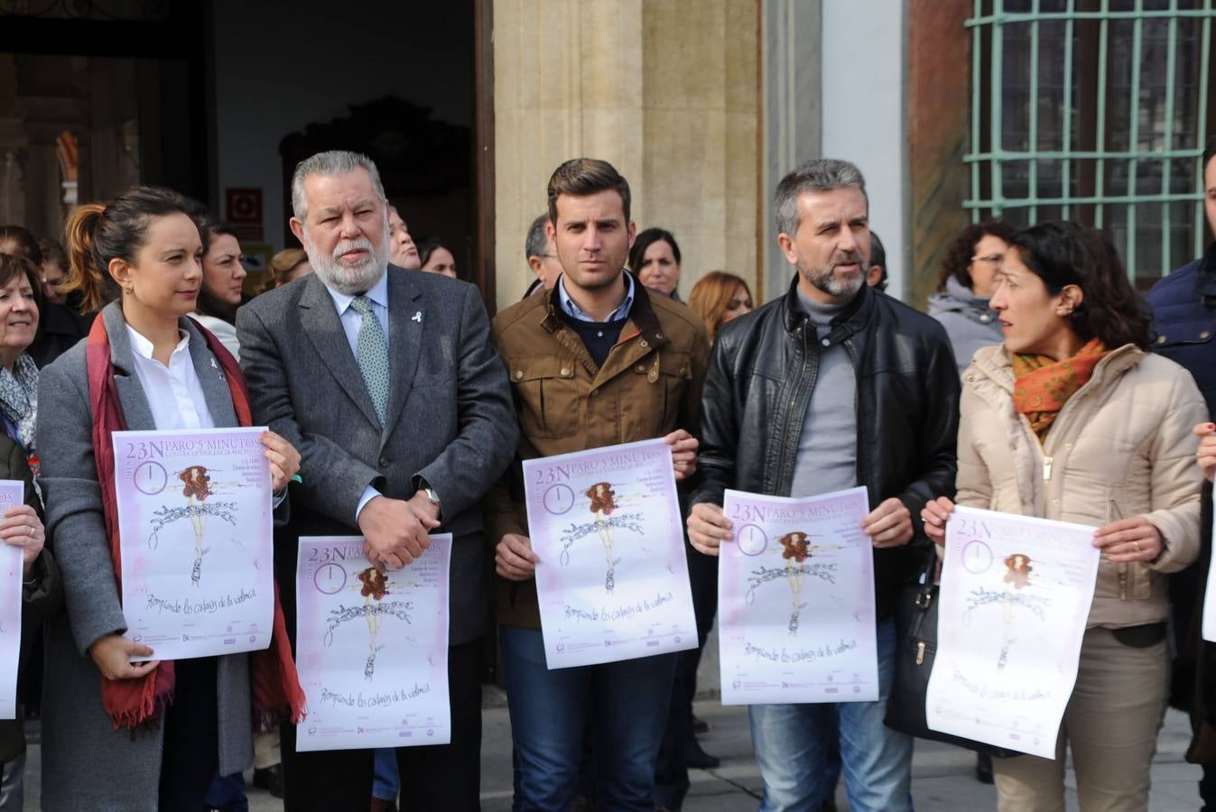 En imágenes, las instituciones de Córdoba protestan contra la violencia machista