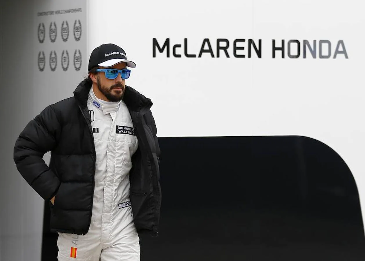 De vuelta a McLaren. Después de cuatro temporadas sin poder revalidar el título mundial, en 2015 volvió a Mclaren, con el objetivo de ser de nuevo campeón