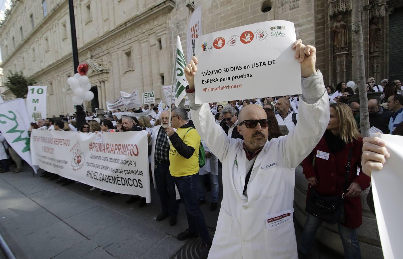 Los médicos salen a la calle para exigir medios y personal