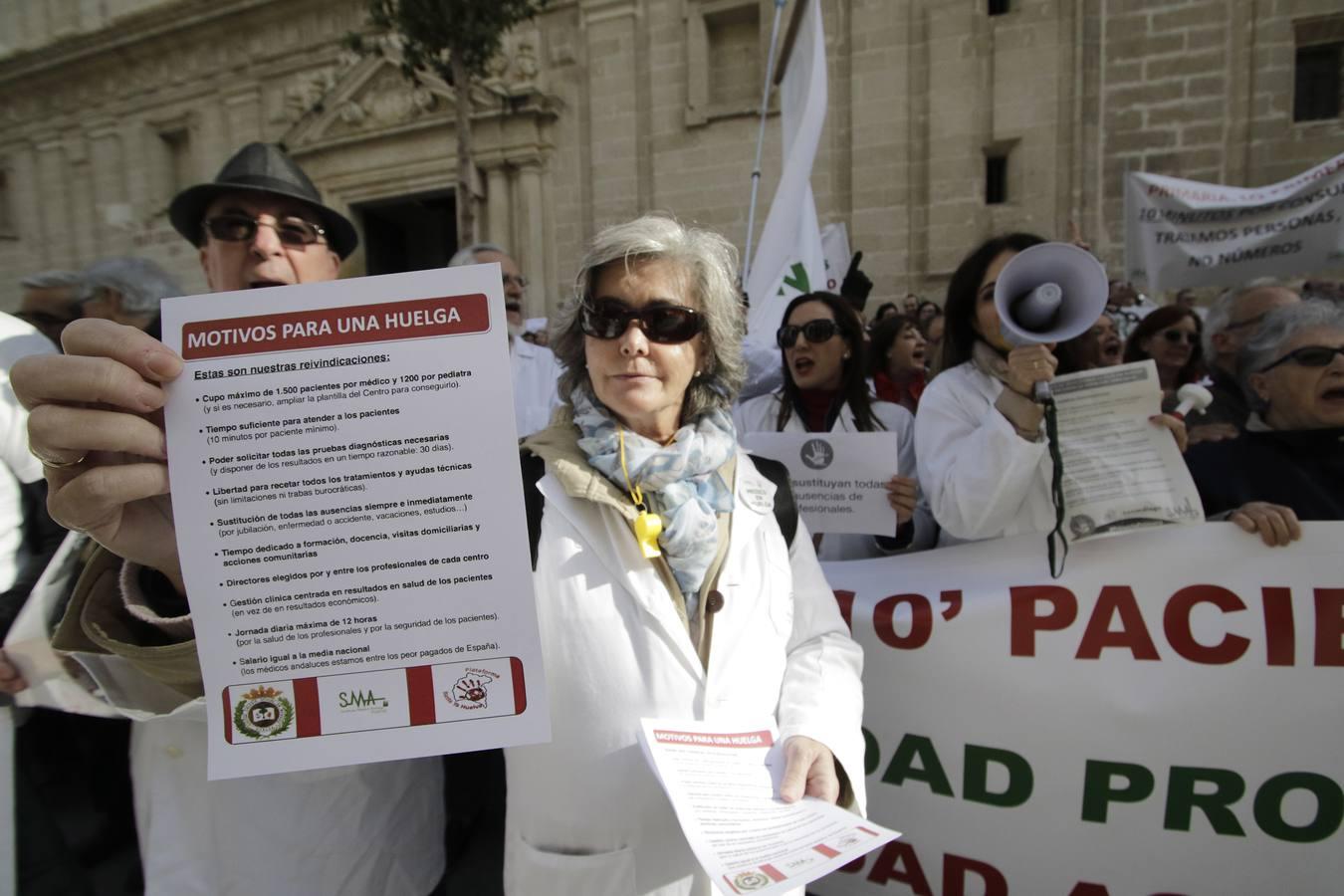 Los médicos salen a la calle para exigir medios y personal