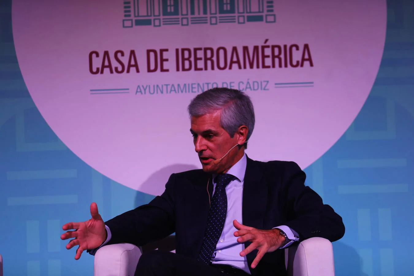 Adolfo Suárez Illana en las Tribunas populares con una charla coloquio en Cádiz