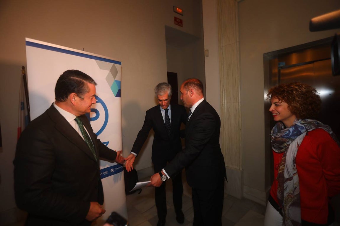 Adolfo Suárez Illana en las Tribunas populares con una charla coloquio en Cádiz