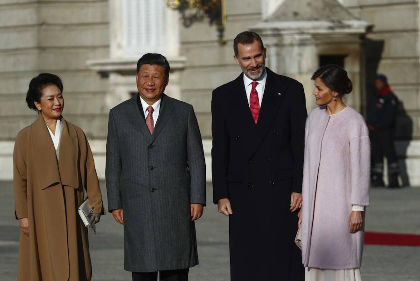 Recibimiento de los Reyes al mandatario chino en el Palacio Real. 