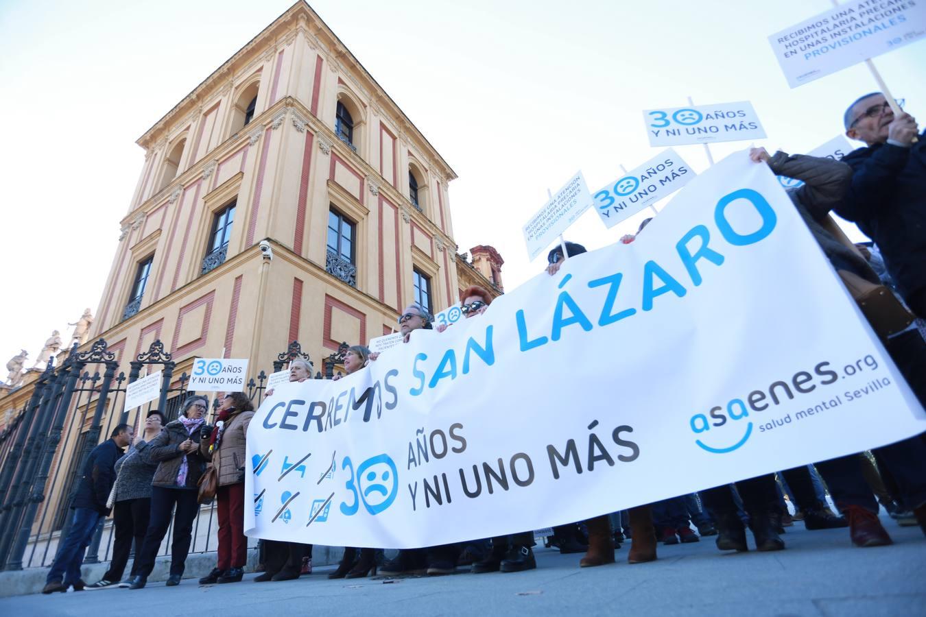 Los discapacitados denuncian las barreras con las que se encuentran en Sevilla