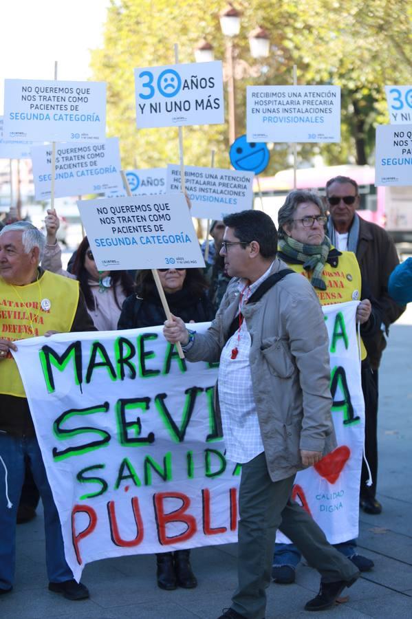 Los discapacitados denuncian las barreras con las que se encuentran en Sevilla