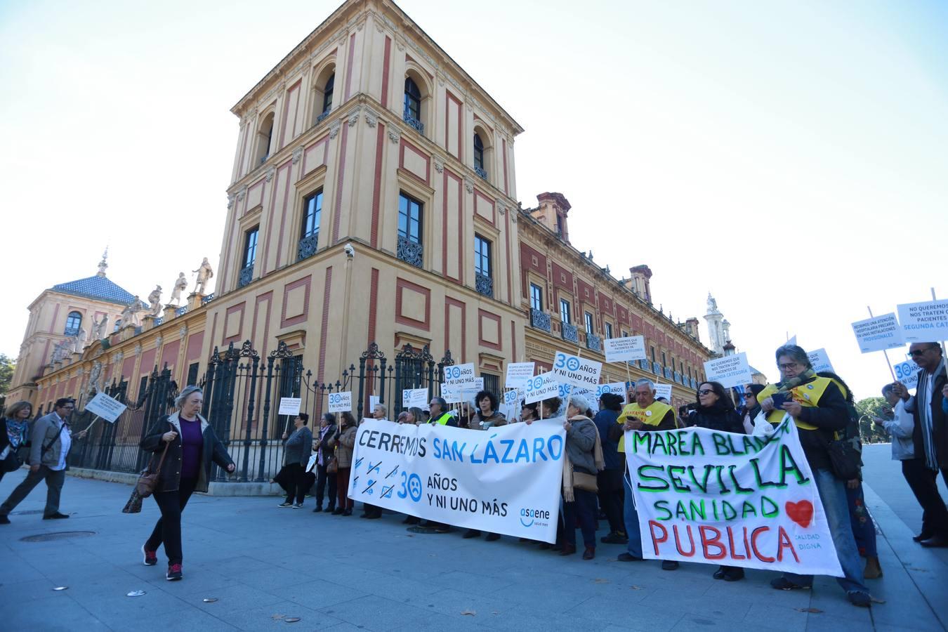 Los discapacitados denuncian las barreras con las que se encuentran en Sevilla