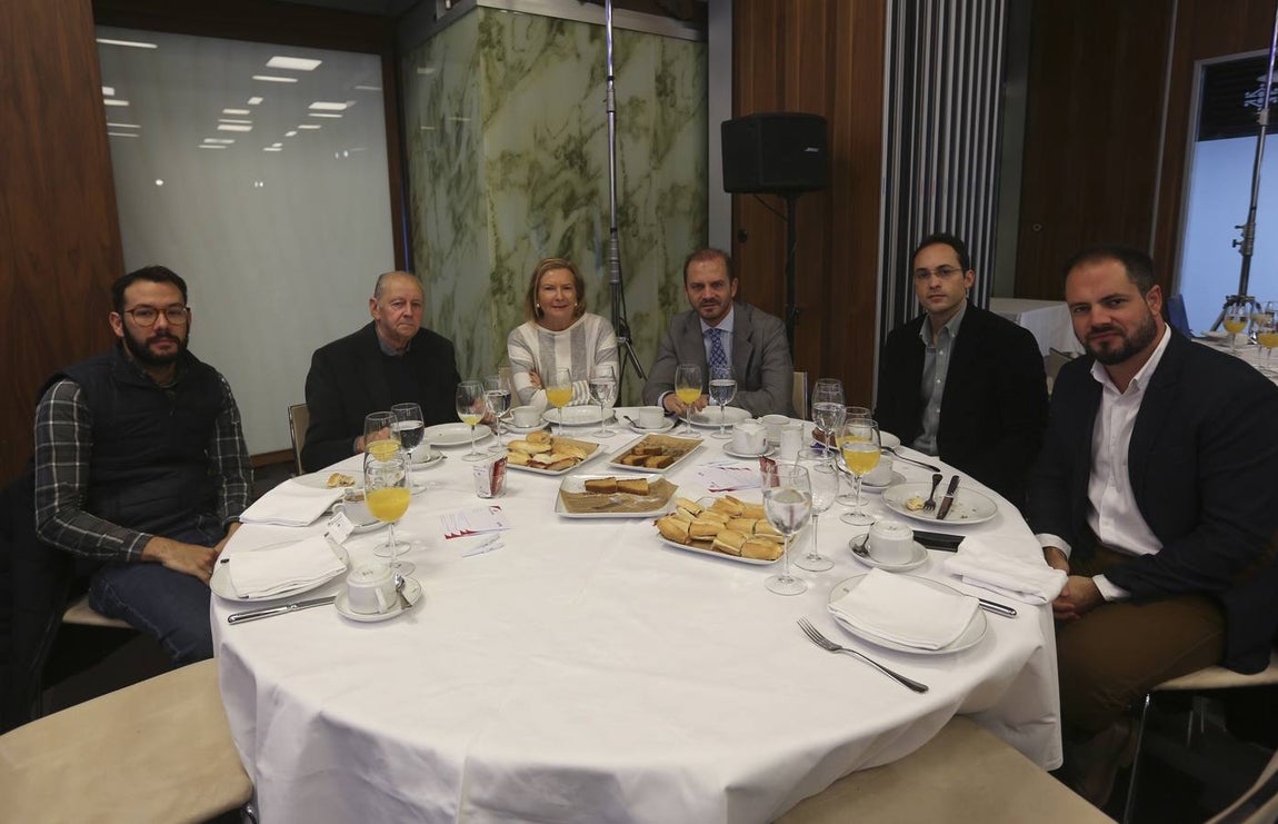 Víctor Piñero, Julio Sañudo, María de los Ángeles Bustamante, Fernando Moreno, Pablo Marín y José Tirado. 