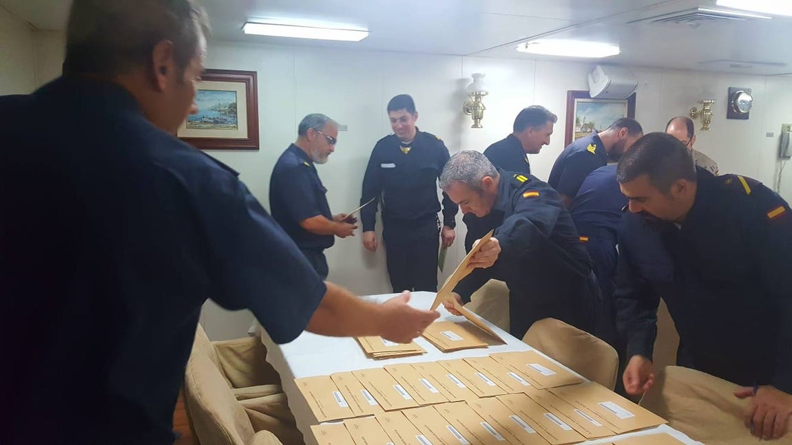 Los militares, los primeros en votar