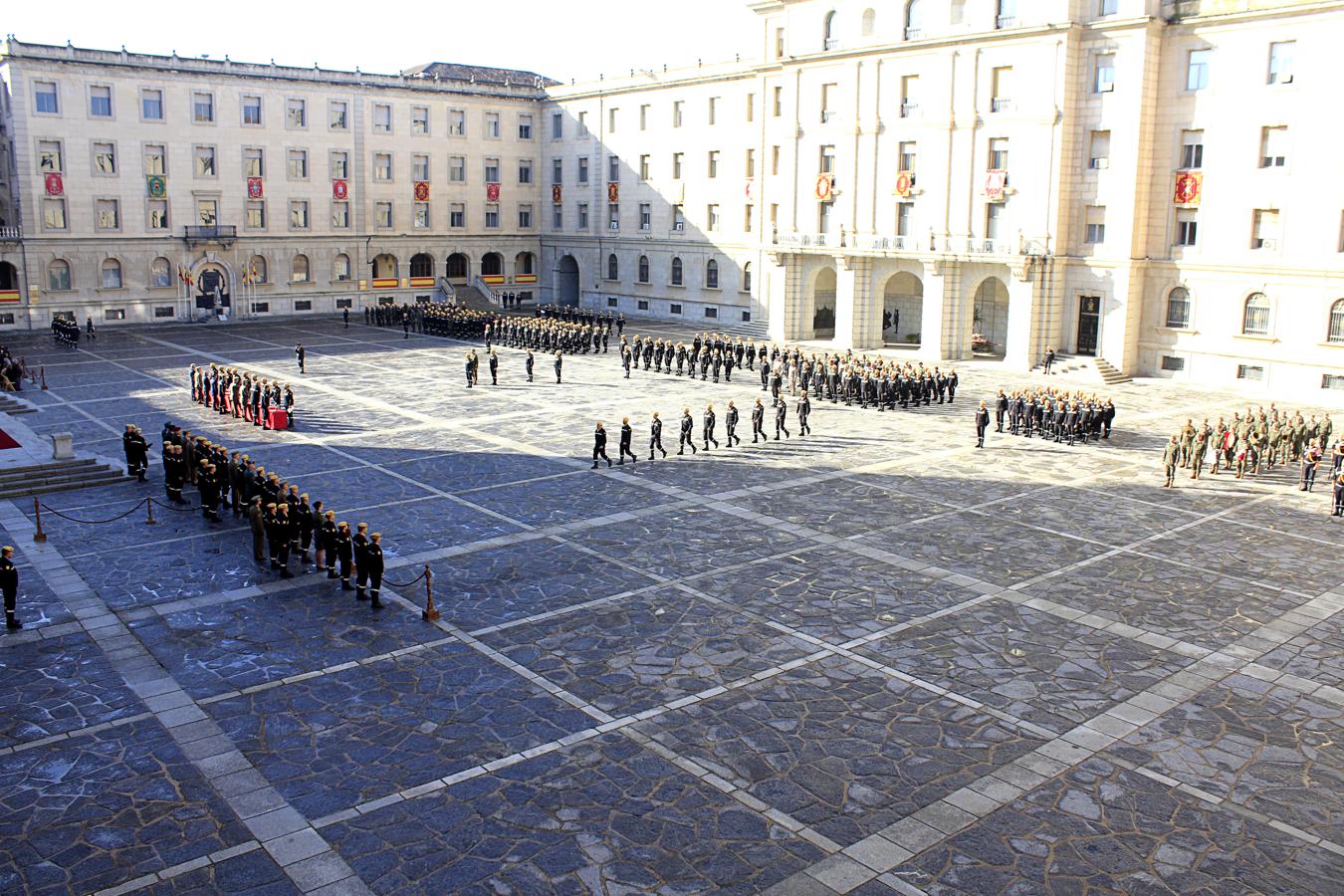 Clausura del curso básico de Emergencias de la UME en la Academia de Infantería