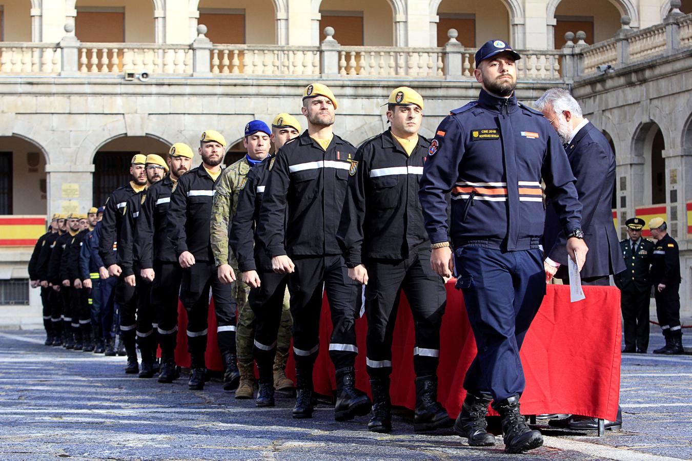 Clausura del curso básico de Emergencias de la UME en la Academia de Infantería