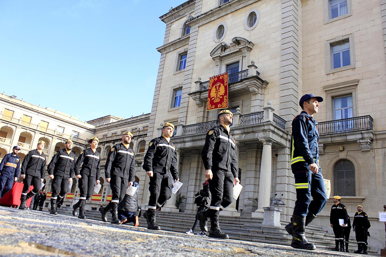 Clausura del curso básico de Emergencias de la UME en la Academia de Infantería