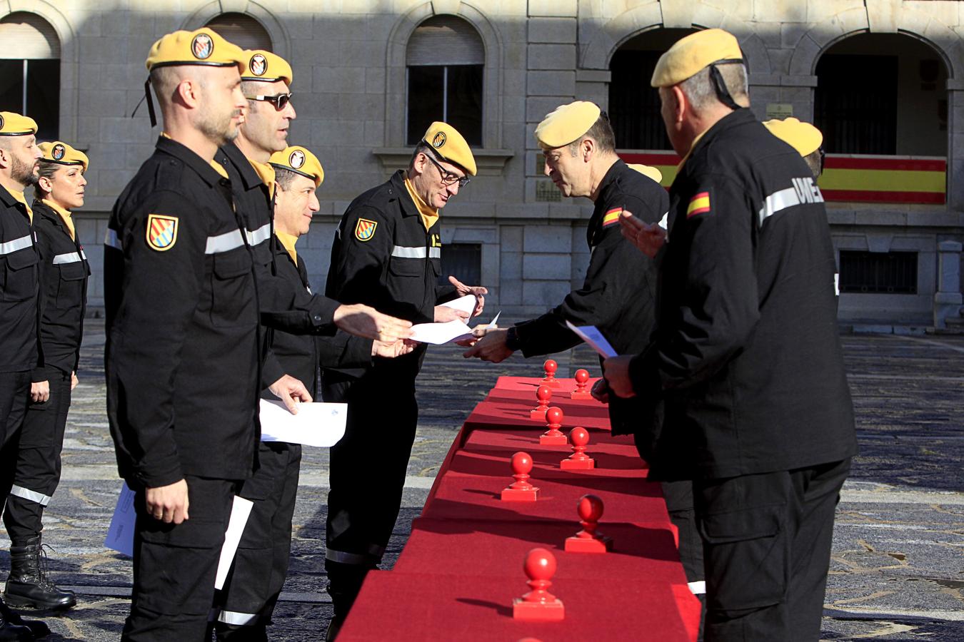 Clausura del curso básico de Emergencias de la UME en la Academia de Infantería