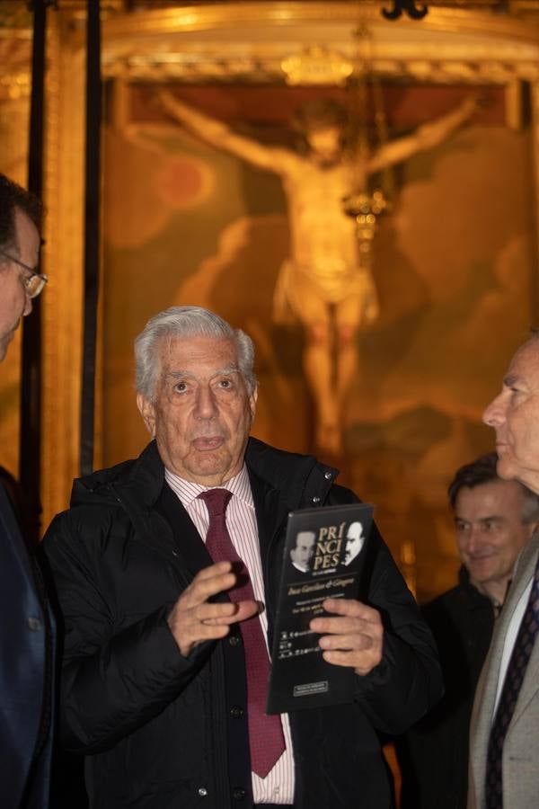 La visita de Vargas Llosa a la Mezquita-Catedral de Córdoba, en imágenes