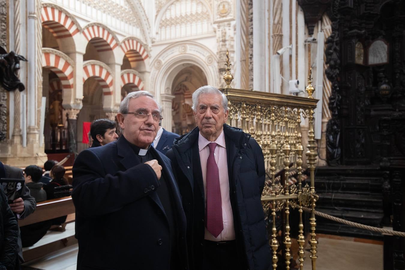 La visita de Vargas Llosa a la Mezquita-Catedral de Córdoba, en imágenes