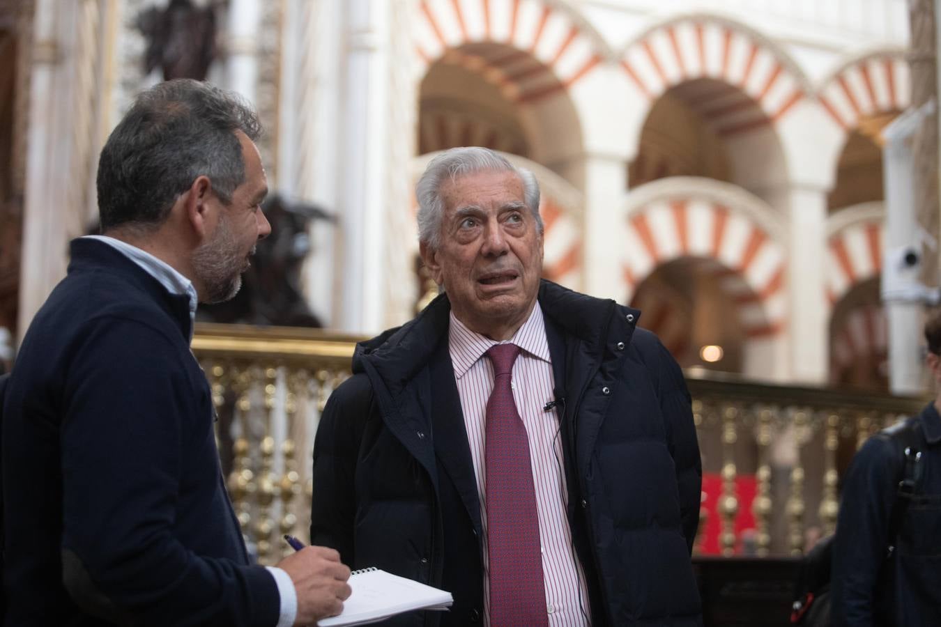 La visita de Vargas Llosa a la Mezquita-Catedral de Córdoba, en imágenes