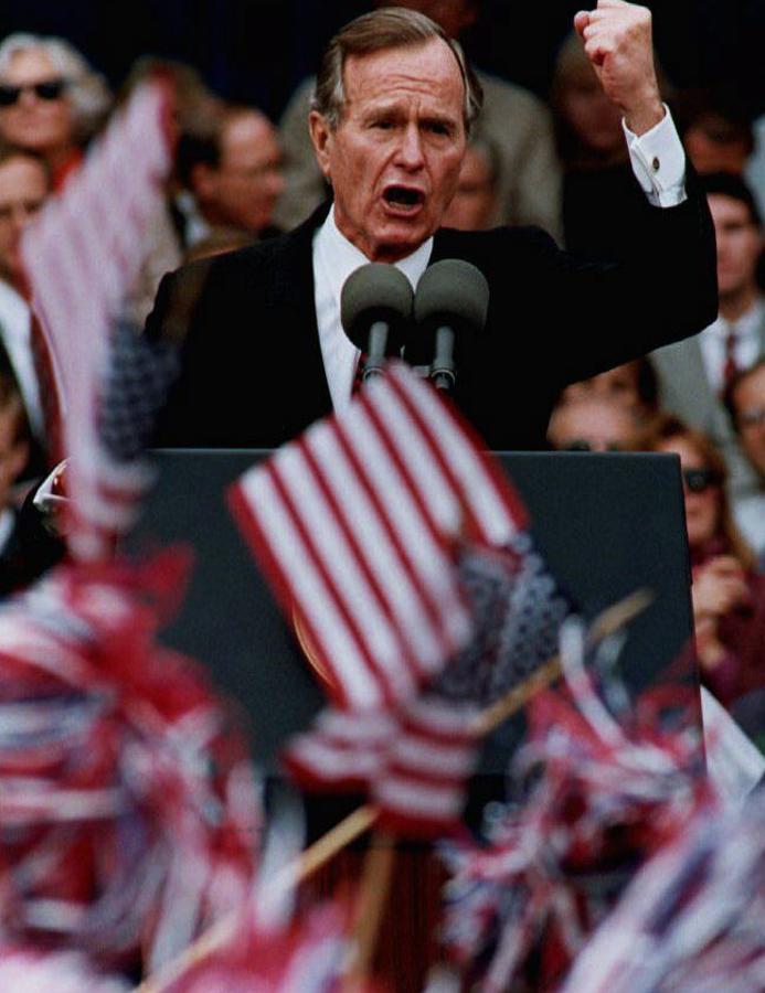 Bush habla a sus seguidores en St. Louis en 1992. 